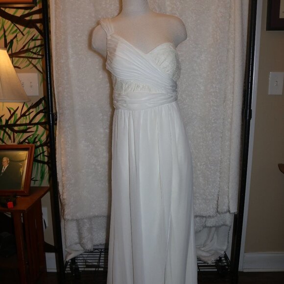 Adrianna Papell Dresses & Skirts - Hailey by Adrianna Papell white formal dress sz 6